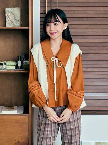 V領雙領片蕾絲荷葉下襬襯衫上衣