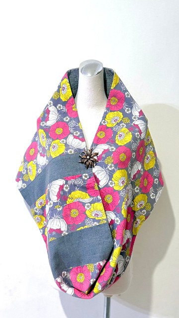 純手作溫柔滿版燈芯絨粉紅黃白花朵拼接灰色質感厚棉脖圍圍巾