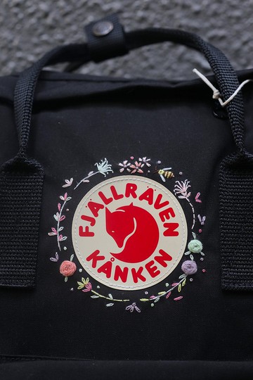 Kanken 蜜蜂冬季森林 黑色包-手工刺繡訂製