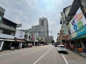 「專任」「賠售」南區低總價活路透天近國圖館６套房｜台中市南區忠孝路