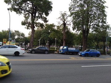 左營區漢神巨蛋透天電梯大店面｜高雄市左營區新庄仔路