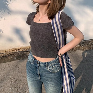 【辣妹顯瘦】短上衣 針織T恤 短袖T恤 方領上衣 小眾設計 修身顯瘦 露臍短款 夏季內搭 2024新款