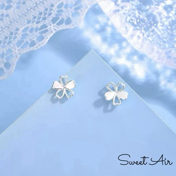 小巧鏤空幸運草耳環 螺絲擰轉珠式 耳針耳環 D2003 Sweet Air 日韓流行耳飾
