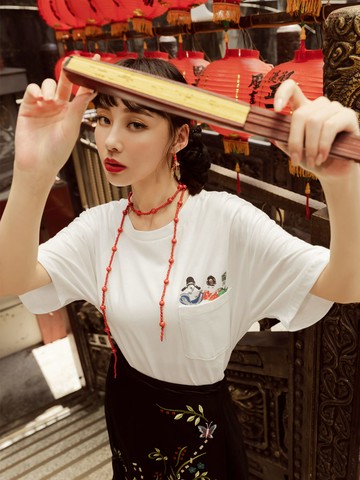 歌仔上青．純棉歌仔戲角色印花口袋短袖寬版T恤