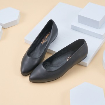 足弓支撐_素面減壓尖頭平底鞋 黑色