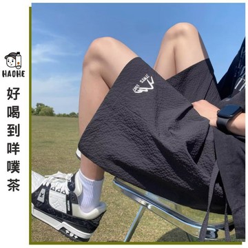 男生夏季速乾短褲 寬鬆直筒五分褲 日系休閒男裝 美式街頭穿搭 透氣輕薄面料 學生百搭褲子 大尺碼男褲 戶外休閒短褲