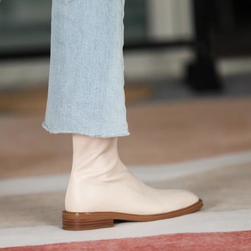 獨家天使靴子女2022年秋季新款韓版方頭網紅顯瘦大碼ins潮短靴女