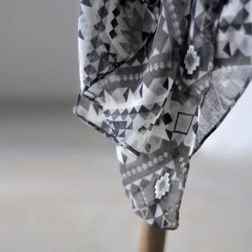 色璞 設計師款 歐美復古黑白幾何圖案圍巾 小碎花棉麻文藝披肩女