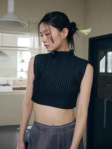 HIGH NECK WAVE CROP TOP [BLACK]