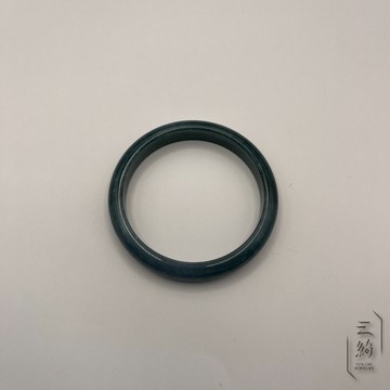 【云綺珠寶】天然A貨翡翠。威料 藍水 藍綠浪漫色調 雪花點點 手鐲 /61.5 /19.5圍 (附台證)