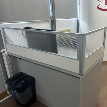 【鋁合金桌面屏風】辦公桌加高圍擋 防掉落隔斷板 定制玻璃/亞克力擋板 現代簡約辦公隔斷