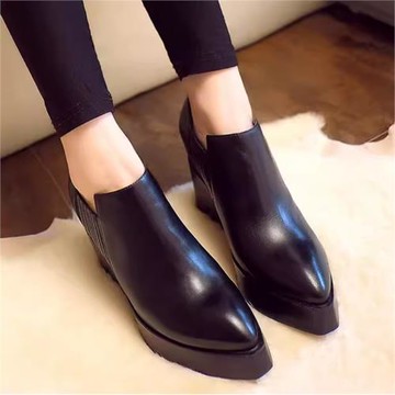 2026秋新款一腳蹬厚底松糕鞋內增高英倫真皮尖頭坡跟單鞋女