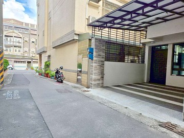餐旅大學邊間車庫透天｜高雄市小港區茂林街