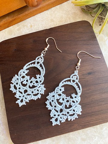 手工淺粉藍米珠耳環 Tatting earrings 耳針 耳鈎 耳環 梭織 禮物