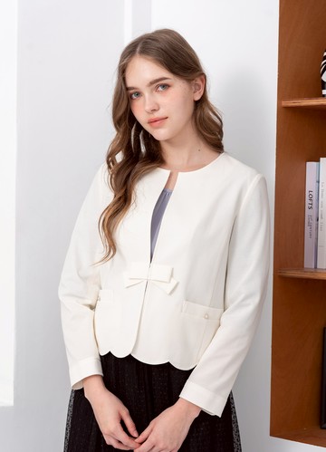 風和純粹柔彈花瓣邊短版外套