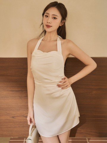 女神緞面繞脖抓皺短洋裝 兩色 S-L