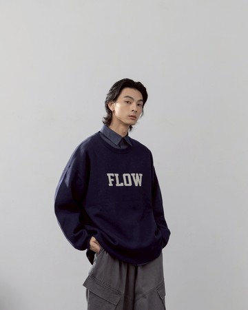 男裝 經典FLOW刺繡針織毛衣-深藍M/L