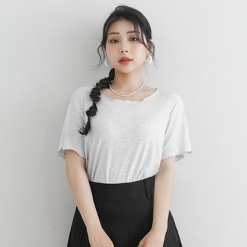 百搭木耳邊雪花坑條上衣 MISS. 中大尺碼上衣