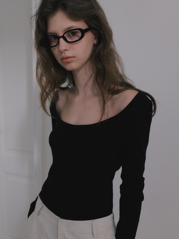 Scoop Neck Long Sleeve T-shirt [Black]