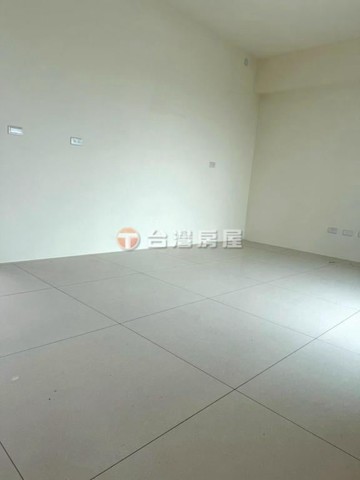 霧峰五福路臨路全新完工車庫別墅(A)多戶可選｜台中市霧峰區五福路