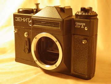 BelOMO ZENIT-ET 35 毫米底片單眼相機機身，搭配賓得 M42 鏡頭卡口 FINE 1991 年
