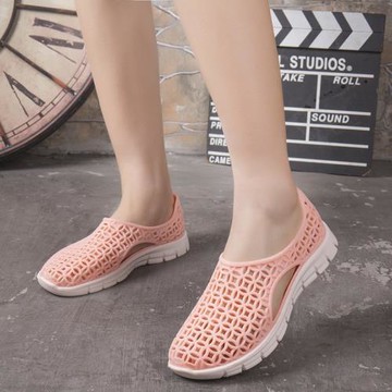 越南橡膠洞洞鞋女新款涼鞋網狀防滑柔軟沙灘旅游健步雨鞋廣場舞鞋