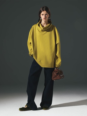 Unvesno(UN)雙面空氣層造型斜向堆疊領內搭長袖T恤