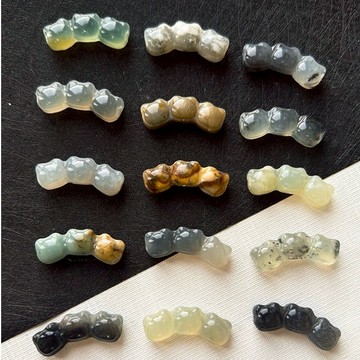 拾悦手作材料/隨機出貨不挑選/約15x39mm左右天然岫玉貓頭三連相思豆雕刻件手牌/左右牛鼻子孔/串珠編繩/DIY半成品