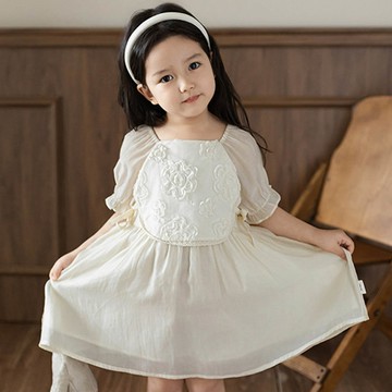 TONGMO - 立體花朵網紗側綁帶短袖洋裝-米色