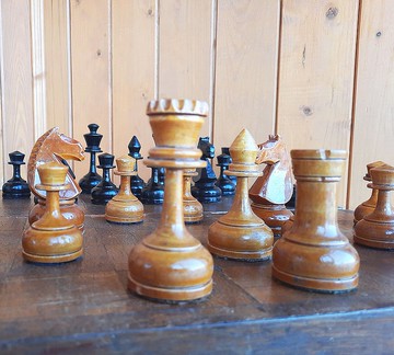 1930 年代左右的古董木製國際象棋套裝 - 稀有形狀的蘇聯老式棋子