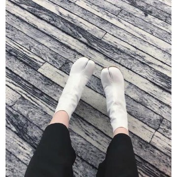 網紅同款時尚分趾靴女2025年新款馬蹄高跟短靴時尚百搭豬腳中筒靴