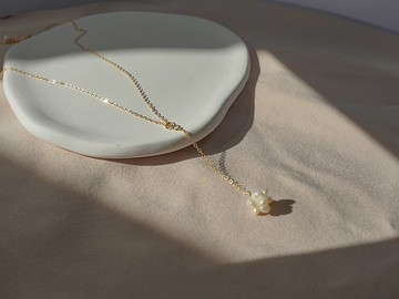 SV925/14KGF HESTIA 珍珠小花球Y字長項鍊 乳溝鍊 可調長度