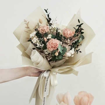 【ELLESHOP】母親節禮物、畢業花束 ❤️ 白色花藝-康乃馨永生花束