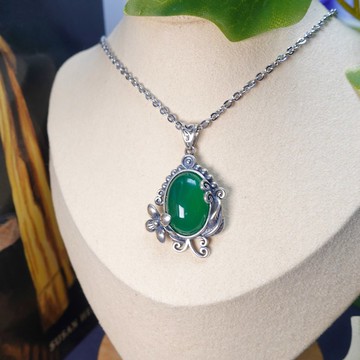 綠 玉隨 水潤翠綠光澤 晶體乾淨 設計師手工款 優雅品味 純銀項鍊