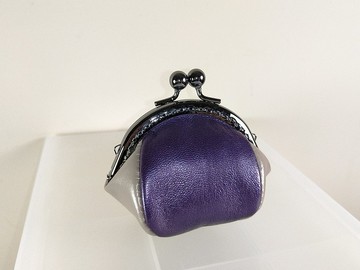 珠光灰配紫的真皮錢包(口金包款)