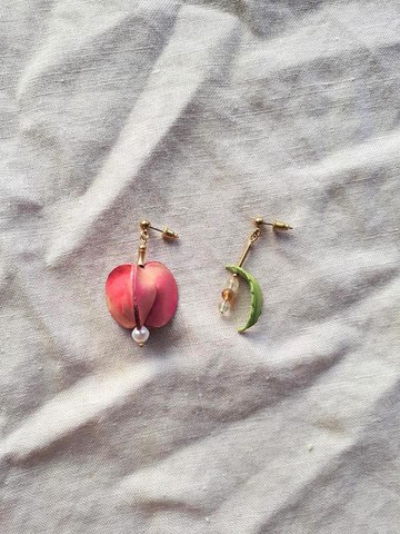 台灣欒樹不對稱耳環_珍珠皮革手染塑型