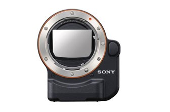 展示機出清! Sony NEX 鏡頭轉接環 (適用 A 接環) LA-EA4 讓全片幅 E-mount 系列相機，透過半透明反光鏡也可享有精準的高速對焦