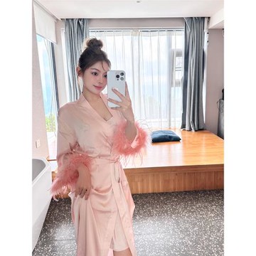 奢華羽毛珠光絲綢睡袍長袖長款性感浴袍兩件套冰絲夢幻粉家居服新