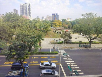 設計師的家~中央公園第一排優質美三房~專任約｜高雄市前金區中華三路