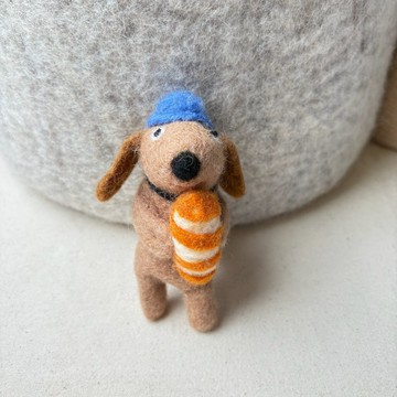 毛絨絨樂園 — 法棍狗大哥 • 羊毛氈手指偶吊飾