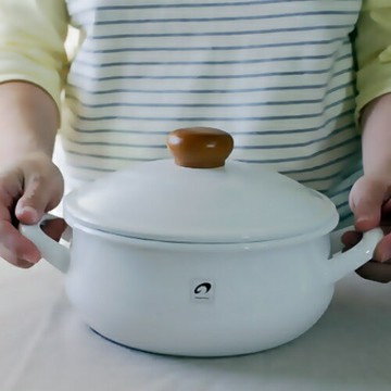 野田琺瑯花蕾琺瑯鍋15cm《ポーチカ 1.1L IH適用 湯鍋  POCHKA 燉鍋 雙耳鍋 鑄鐵 琺瑯鍋 花蕾鍋 果醬 ホーロー 日本製鍋子》