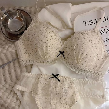 ✨精選好物✨日係甜美學生少女內衣女套裝薄款舒適無痕胸罩無鋼圈小胸聚攏文胸 學生內衣 少女文胸  小胸內衣 內衣套裝