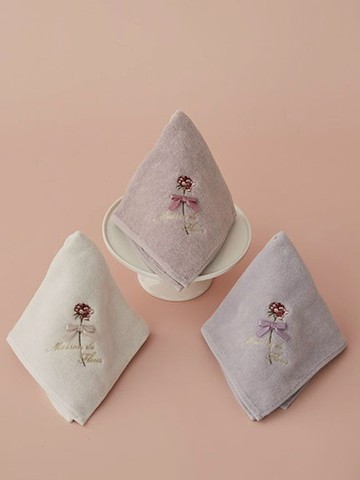 優雅緞帶玫瑰刺繡柔軟方形手帕(08000981100) - Maison de FLEUR