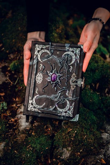 紫色蛛網魔法書 - 附紫水晶的手工哥德陰影之書