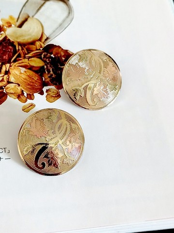 vintage jewelry  金銀雙色花卉浮雕 夾式耳環