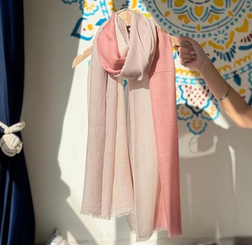 尼泊爾山羊絨丨雙色漸變圍巾-珊瑚粉