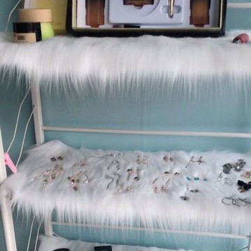 白色長毛絨布飾品首飾化妝品梳妝臺櫥窗流水臺鞋包包貨架墊底裝飾