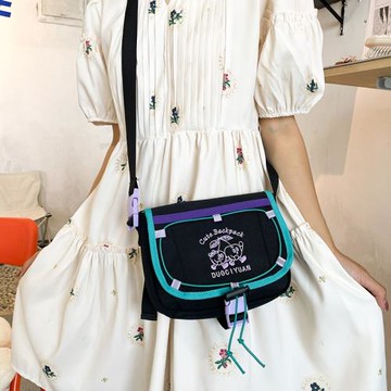 果趣精靈復古郵差包甜酷少女心街頭工裝情侶小巧輕便單肩斜挎包