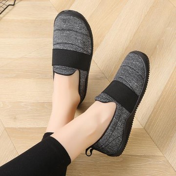 不累腳老北京布鞋女老人鞋寬腳胖腳媽媽鞋大碼女鞋子41到43運動鞋