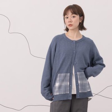 【MOSS CLUB】緹花格紋口袋開釦式針織外套 藍 駝 灰(魅力商品)